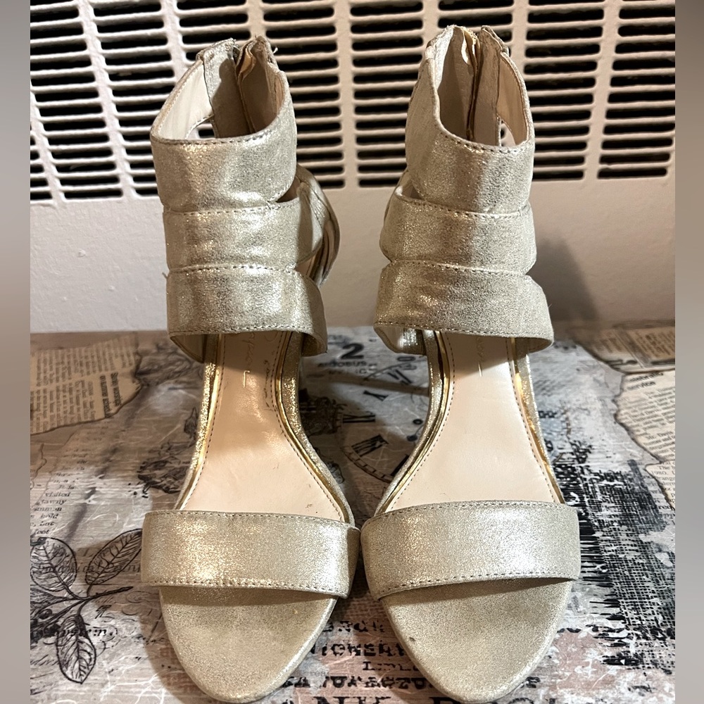 Jessica  Simpson golden shoes